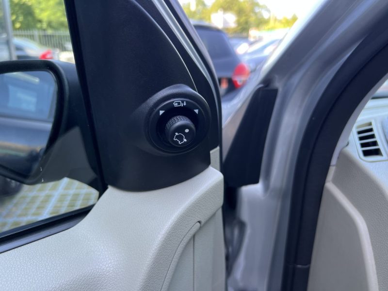 FORD FUSION 1.6 100 Cv CLIMATISATION AUTO BLUETOOTH PAIEMENT 4x CV POSSIBLE - GARANTIE 1 AN