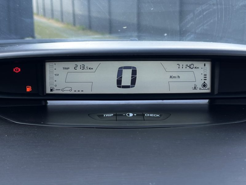 CITROEN C4 VENTE EN ETAT / FRAIS A PREVOIR 1.4 i 90 Cv 71 100 Kms