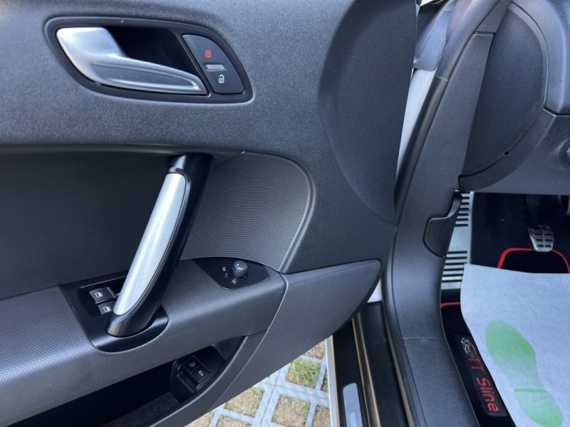 AUDI TT COUPE S-LINE 2.0 TFSI 200 Cv APPLE CARPLAY & ANDROID / INTERIEUR CUIR GPS - GARANTIE 1 AN