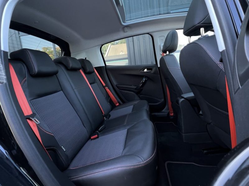 PEUGEOT 208 PHASE 2 ROLLAND GAROS 1.2 110 Cv BOITE AUTO / APPLE CARPLAY & ANDROID - GARANTIE 1 AN