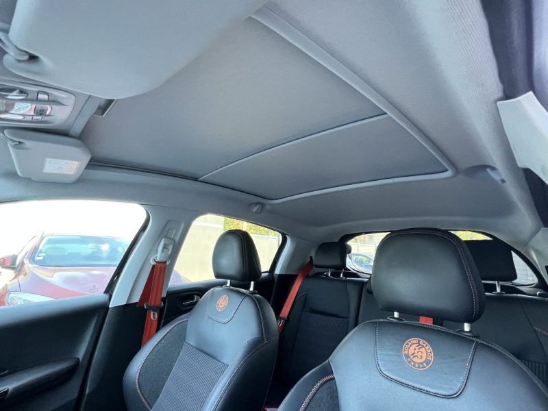 PEUGEOT 208 PHASE 2 ROLLAND GAROS 1.2 110 Cv BOITE AUTO / APPLE CARPLAY & ANDROID - GARANTIE 1 AN