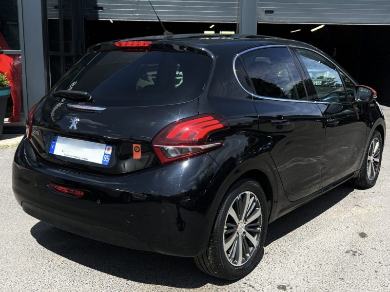 PEUGEOT 208 PHASE 2 ROLLAND GAROS 1.2 110 Cv BOITE AUTO / APPLE CARPLAY & ANDROID - GARANTIE 1 AN