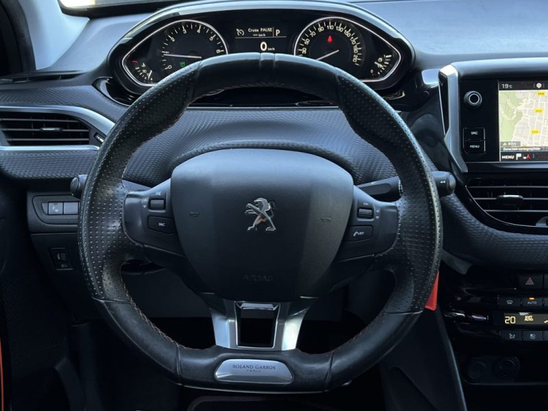 PEUGEOT 208 PHASE 2 ROLLAND GAROS 1.2 110 Cv BOITE AUTO / APPLE CARPLAY & ANDROID - GARANTIE 1 AN