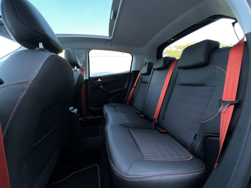 PEUGEOT 208 PHASE 2 ROLLAND GAROS 1.2 110 Cv BOITE AUTO / APPLE CARPLAY & ANDROID - GARANTIE 1 AN