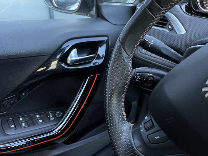 PEUGEOT 208 PHASE 2 ROLLAND GAROS 1.2 110 Cv BOITE AUTO / APPLE CARPLAY & ANDROID - GARANTIE 1 AN