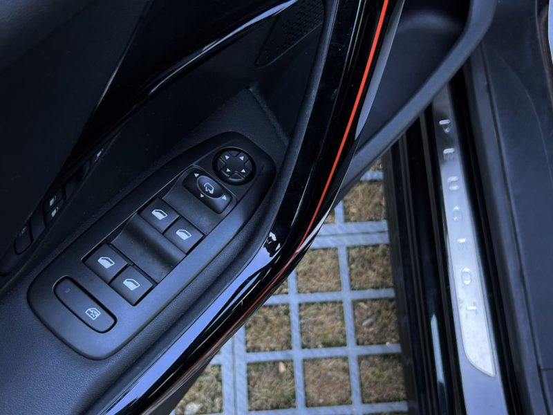 PEUGEOT 208 PHASE 2 ROLLAND GAROS 1.2 110 Cv BOITE AUTO / APPLE CARPLAY & ANDROID - GARANTIE 1 AN