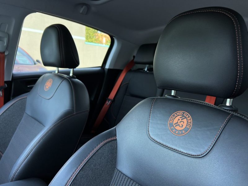 PEUGEOT 208 PHASE 2 ROLLAND GAROS 1.2 110 Cv BOITE AUTO / APPLE CARPLAY & ANDROID - GARANTIE 1 AN