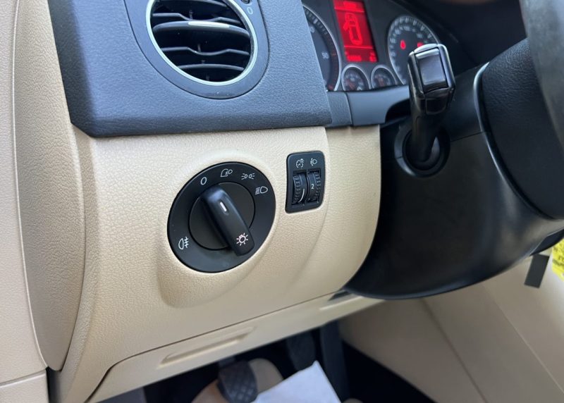 VOLKSWAGEN GOLF 5 V PLUS CARAT 2.0 TDI 136 Cv INTERIEUR CUIR REGULATEUR BLUETOOTH - GARANTIE 1 AN