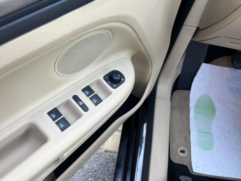 VOLKSWAGEN GOLF 5 V PLUS CARAT 2.0 TDI 136 Cv INTERIEUR CUIR REGULATEUR BLUETOOTH - GARANTIE 1 AN