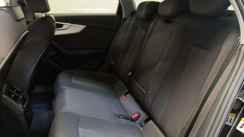 Audi A4 Avant 40 tdi 204 S tronic 7 S line + toit pano + pack assistance route