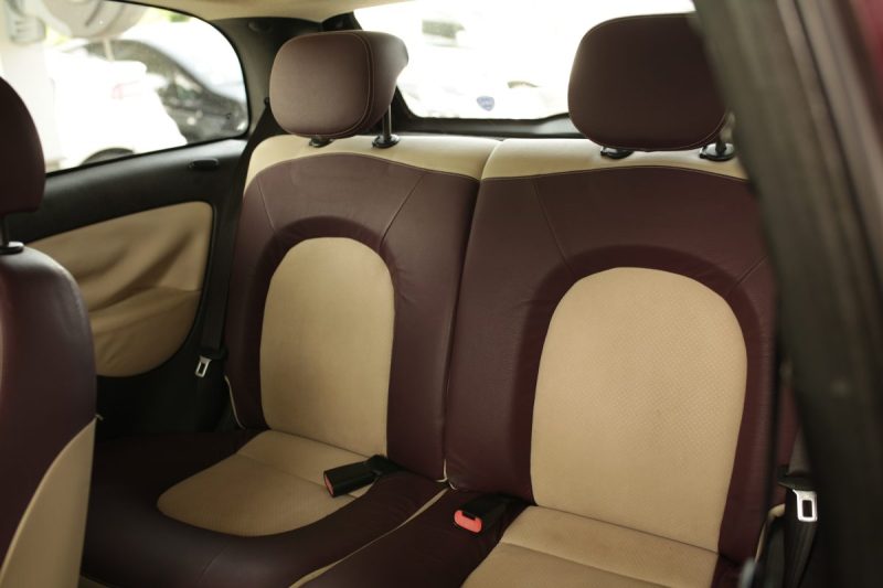 LANCIA YPSILON 1.4 16V PLATINO BOITE AUTOMATIQUE  