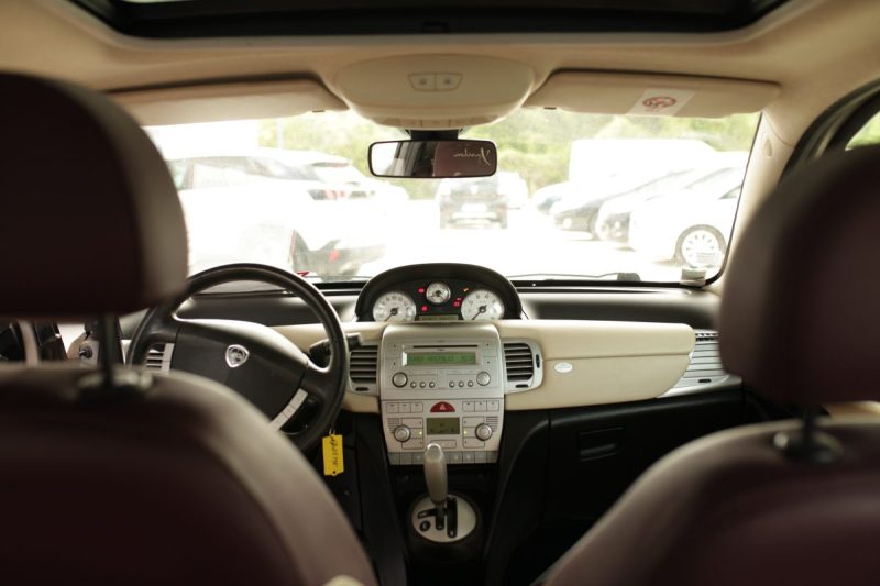 LANCIA YPSILON 1.4 16V PLATINO BOITE AUTOMATIQUE  