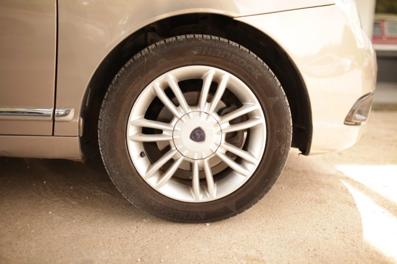 LANCIA YPSILON 1.4 16V PLATINO BOITE AUTOMATIQUE  