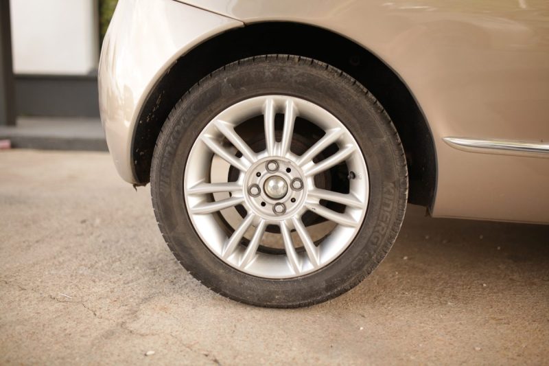 LANCIA YPSILON 1.4 16V PLATINO BOITE AUTOMATIQUE  