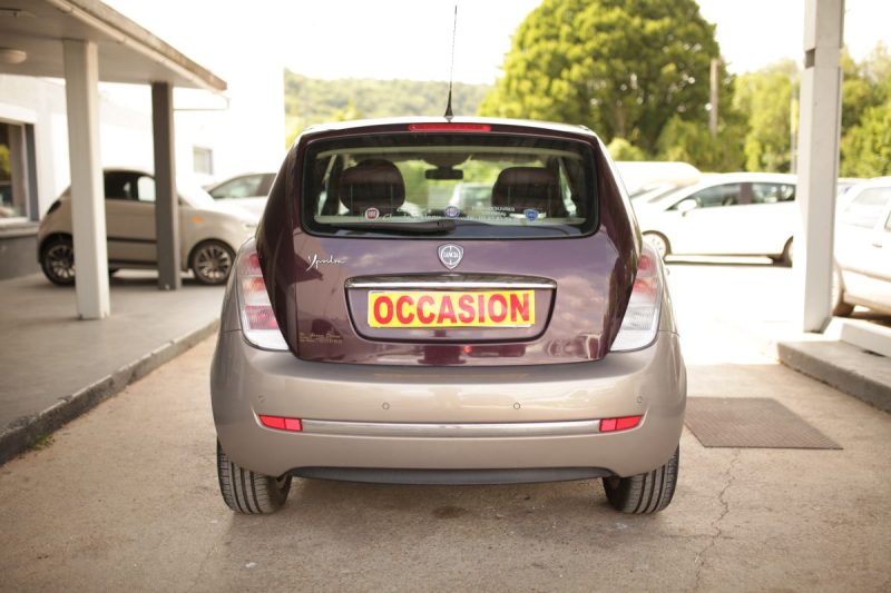 LANCIA YPSILON 1.4 16V PLATINO BOITE AUTOMATIQUE  