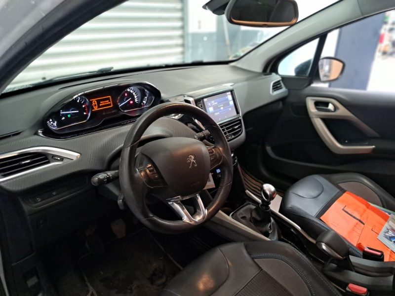 PEUGEOT 2008 1.6 BlueHDi 120ch Urban Cross //SUIVIE DISPONIBLE/