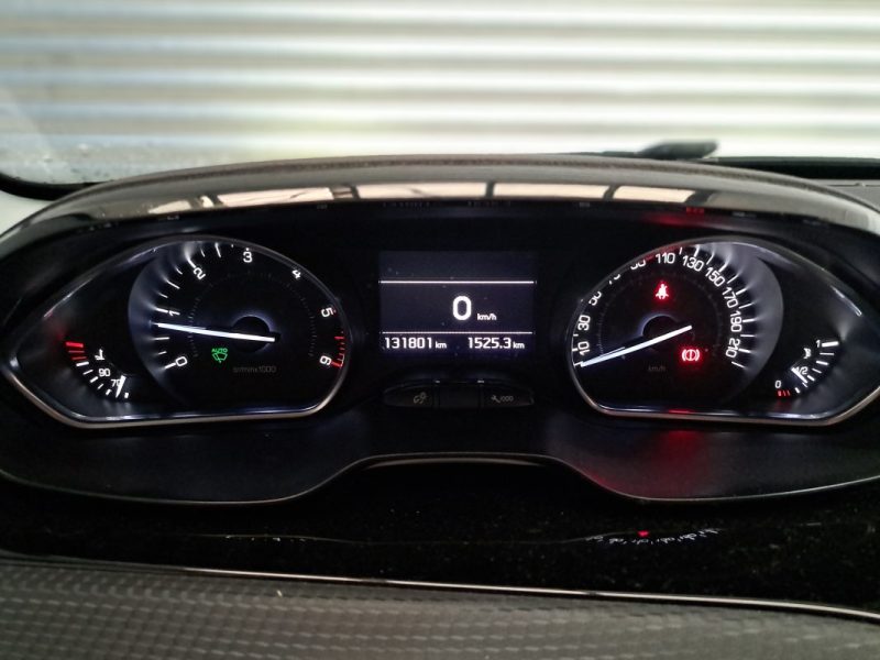 PEUGEOT 2008 1.6 BlueHDi 120ch Urban Cross //SUIVIE DISPONIBLE/