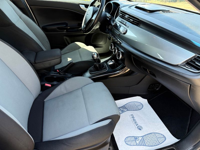 ALFA ROMEO Giulietta 1.6 JTDm 105 ch S&S Distinctive - Radar Ar/Clim / Régulateur / Garantie 6 Mois.