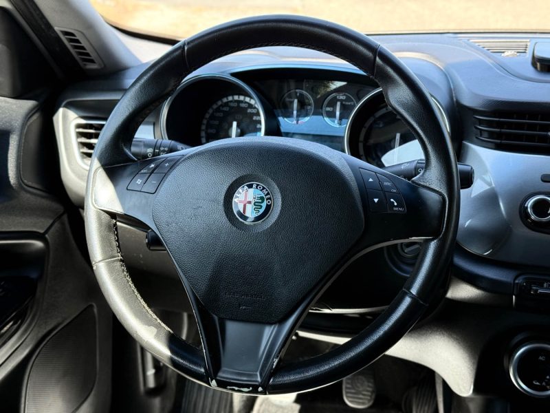 ALFA ROMEO Giulietta 1.6 JTDm 105 ch S&S Distinctive - Radar Ar/Clim / Régulateur / Garantie 6 Mois.