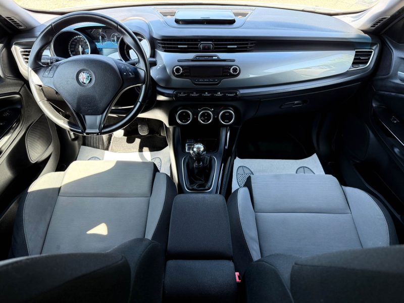 ALFA ROMEO Giulietta 1.6 JTDm 105 ch S&S Distinctive - Radar Ar/Clim / Régulateur / Garantie 6 Mois.