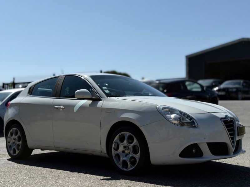 ALFA ROMEO Giulietta 1.6 JTDm 105 ch S&S Distinctive - Radar Ar/Clim / Régulateur / Garantie 6 Mois.