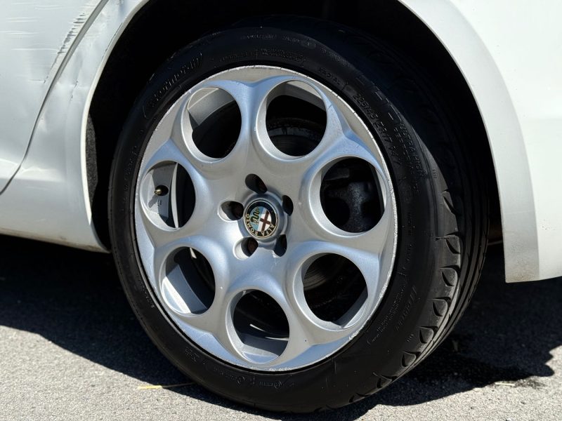 ALFA ROMEO Giulietta 1.6 JTDm 105 ch S&S Distinctive - Radar Ar/Clim / Régulateur / Garantie 6 Mois.