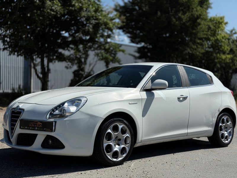 ALFA ROMEO Giulietta 1.6 JTDm 105 ch S&S Distinctive - Radar Ar/Clim / Régulateur / Garantie 6 Mois.