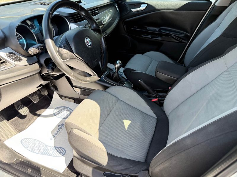 ALFA ROMEO Giulietta 1.6 JTDm 105 ch S&S Distinctive - Radar Ar/Clim / Régulateur / Garantie 6 Mois.