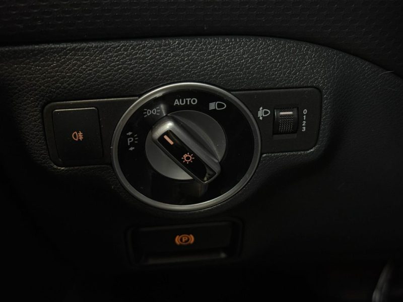 MERCEDES CLASSE A 180 122CV INSPIRATION 7G-DCT KEYLESS GO / PARK ASSYST