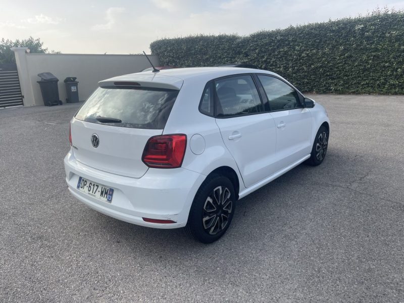 VOLKSWAGEN POLO 2015
