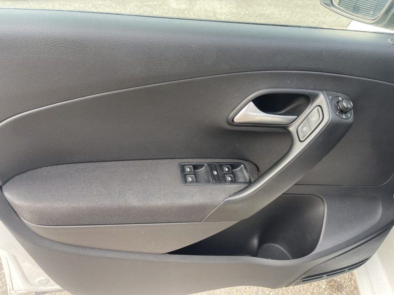 VOLKSWAGEN POLO 2015