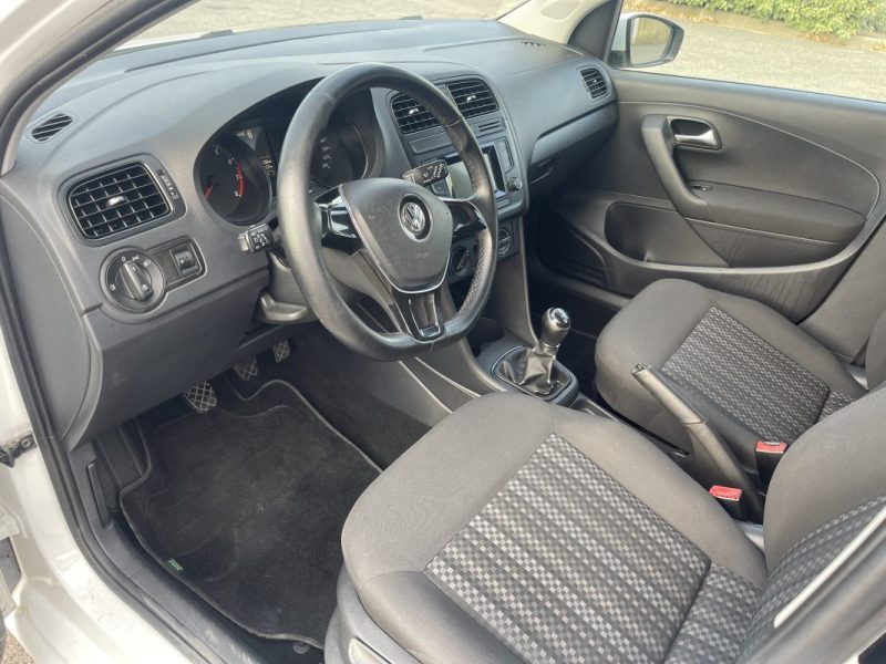 VOLKSWAGEN POLO 2015