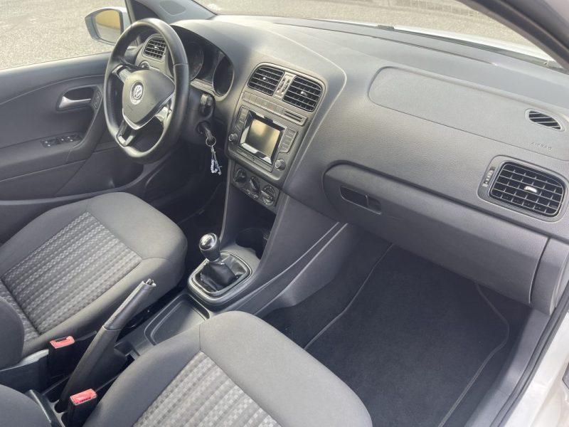 VOLKSWAGEN POLO 2015