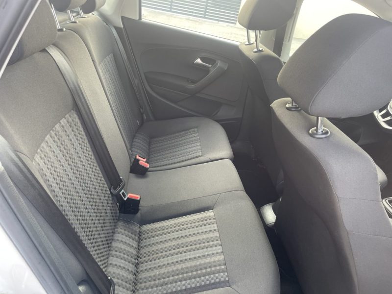 VOLKSWAGEN POLO 2015