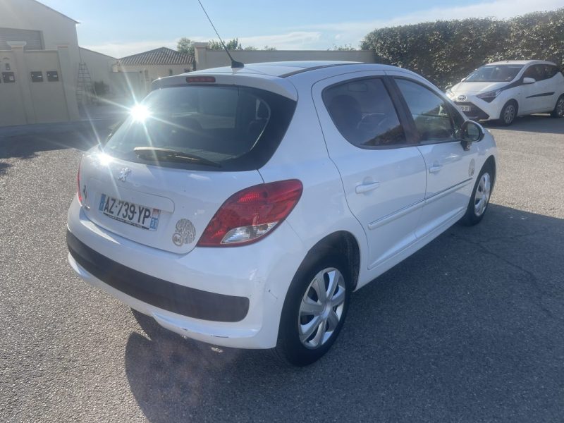 PEUGEOT 207 2010