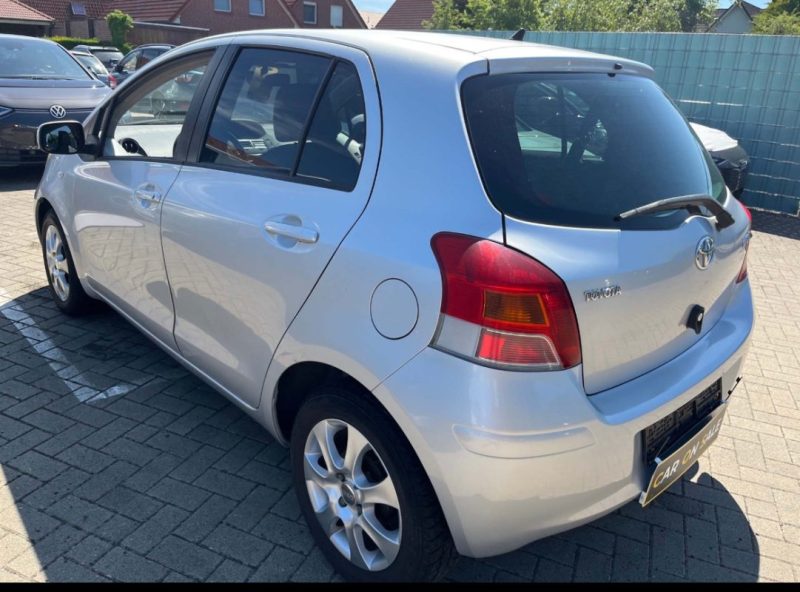 Toyota  Yaris  2009