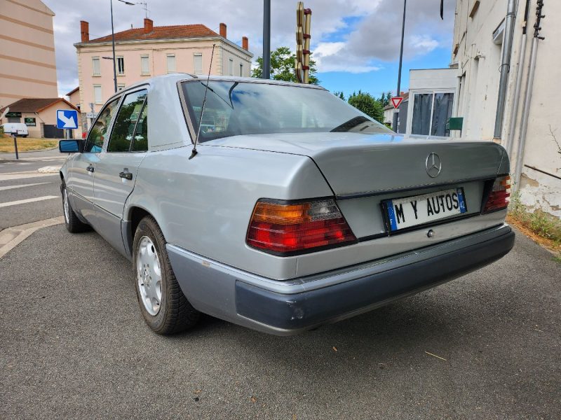 MERCEDES-BENZ 250D W124
