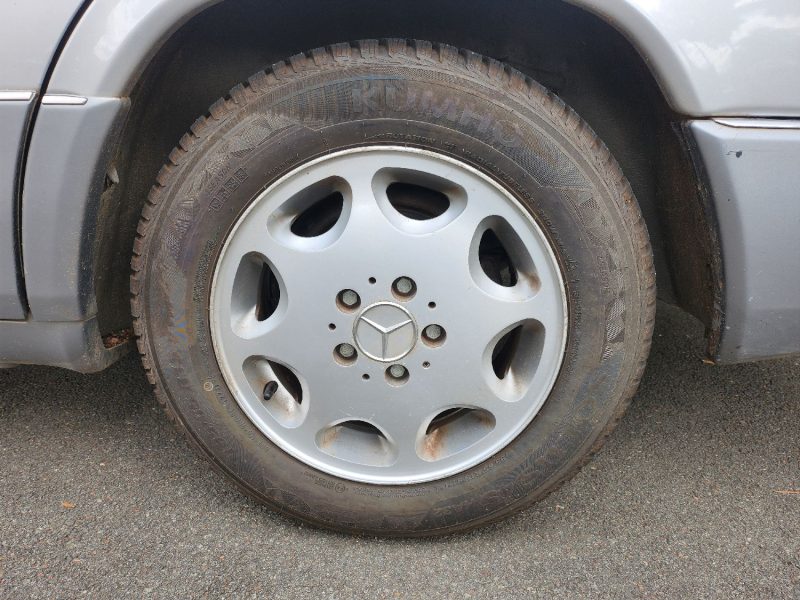 MERCEDES-BENZ 250D W124