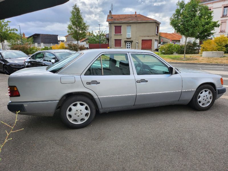 MERCEDES-BENZ 250D W124