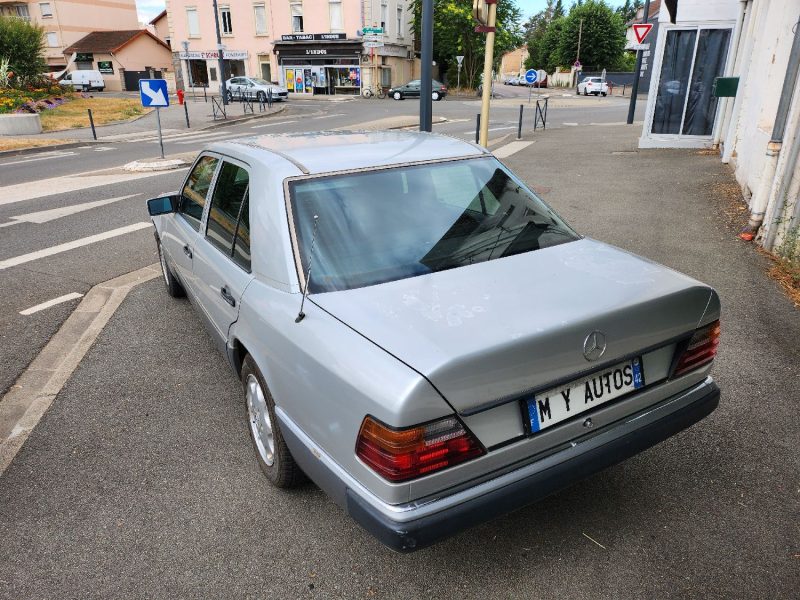 MERCEDES-BENZ 250D W124