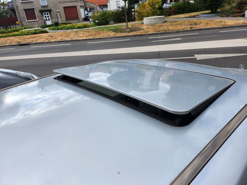 MERCEDES-BENZ 250D W124