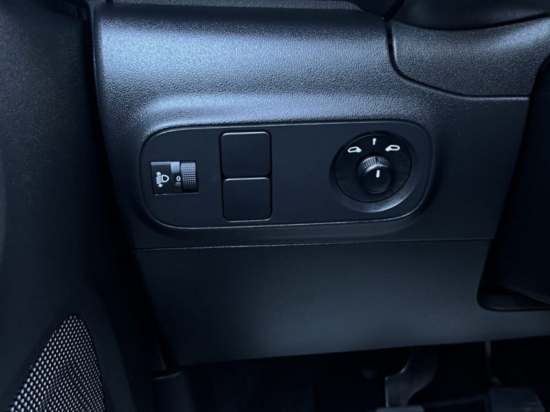 CITROEN C3 III PHASE 2 FINITION PLUS 1.2 110 Cv APPLE CARPLAY & ANDROID 11 200 Kms - GARANTIE 1 AN