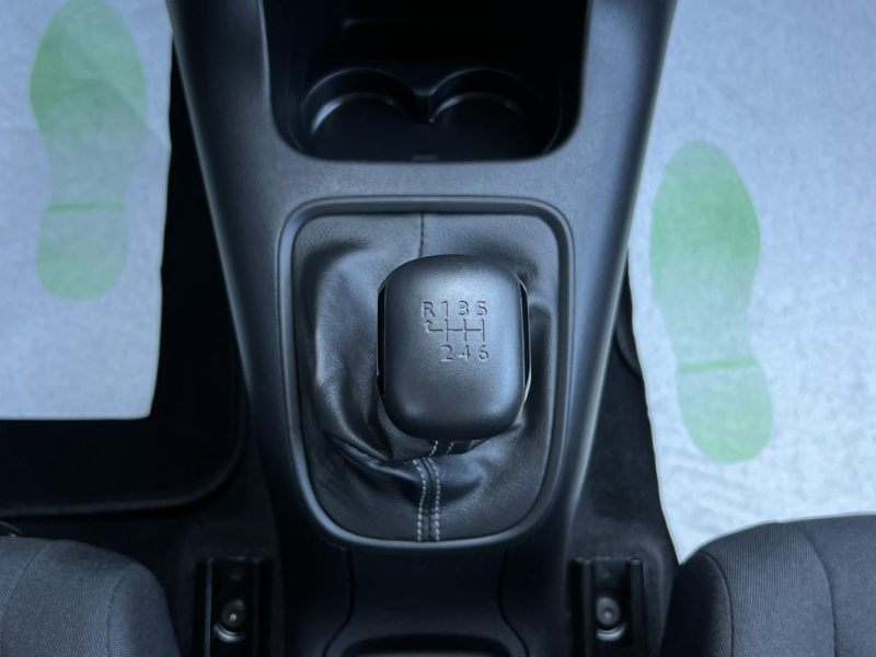 CITROEN C3 III PHASE 2 FINITION PLUS 1.2 110 Cv APPLE CARPLAY & ANDROID 11 200 Kms - GARANTIE 1 AN