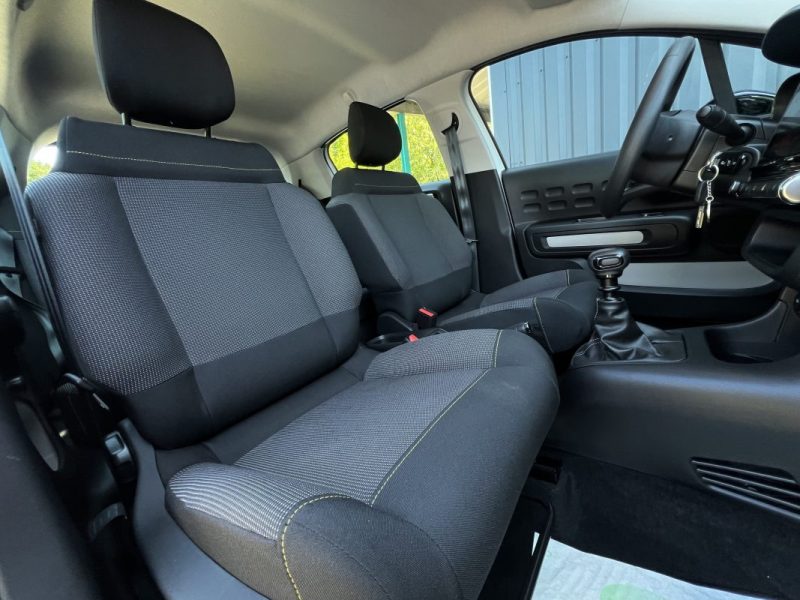 CITROEN C3 III PHASE 2 FINITION PLUS 1.2 110 Cv APPLE CARPLAY & ANDROID 11 200 Kms - GARANTIE 1 AN