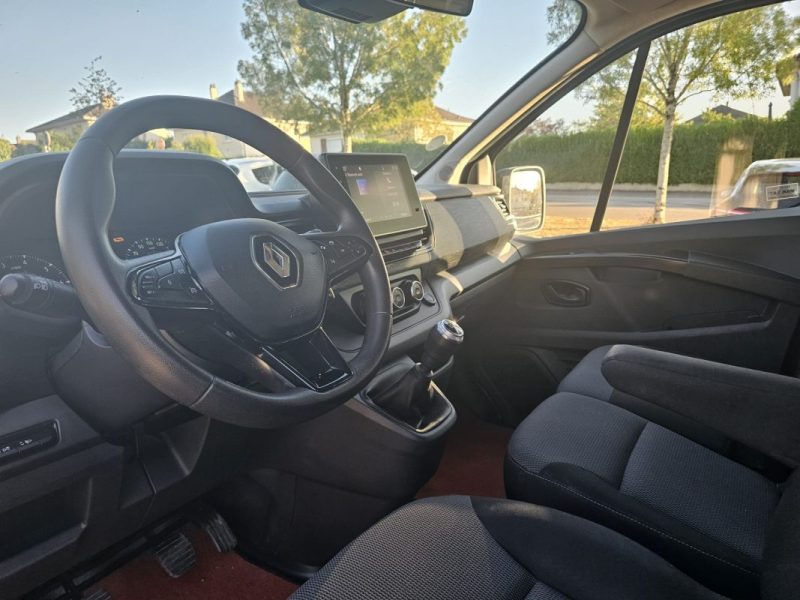 RENAULT TRAFIC 2021