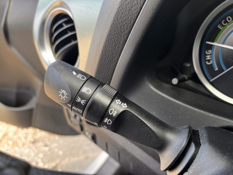 TOYOTA AURIS 136H Dynamic pack confort 08/2013