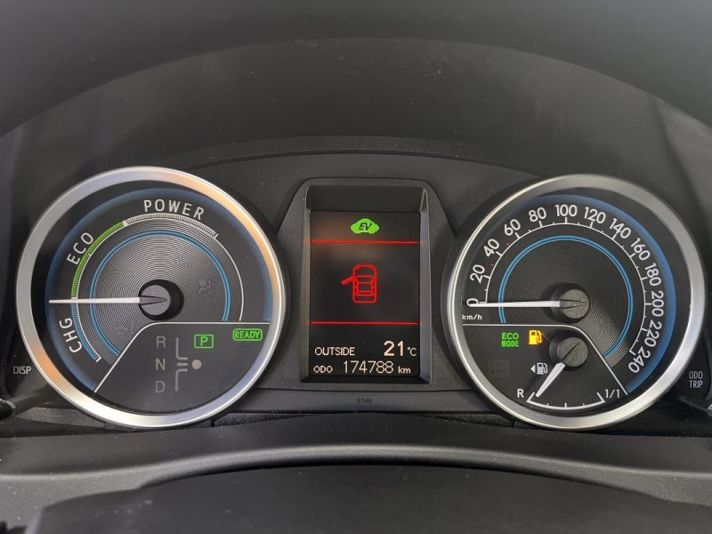 TOYOTA AURIS 136H Dynamic pack confort 08/2013