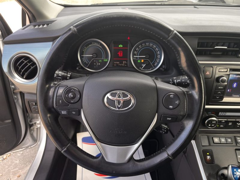 TOYOTA AURIS 136H Dynamic pack confort 08/2013