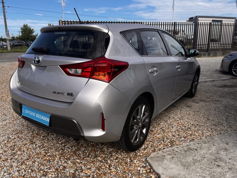 TOYOTA AURIS 136H Dynamic pack confort 08/2013