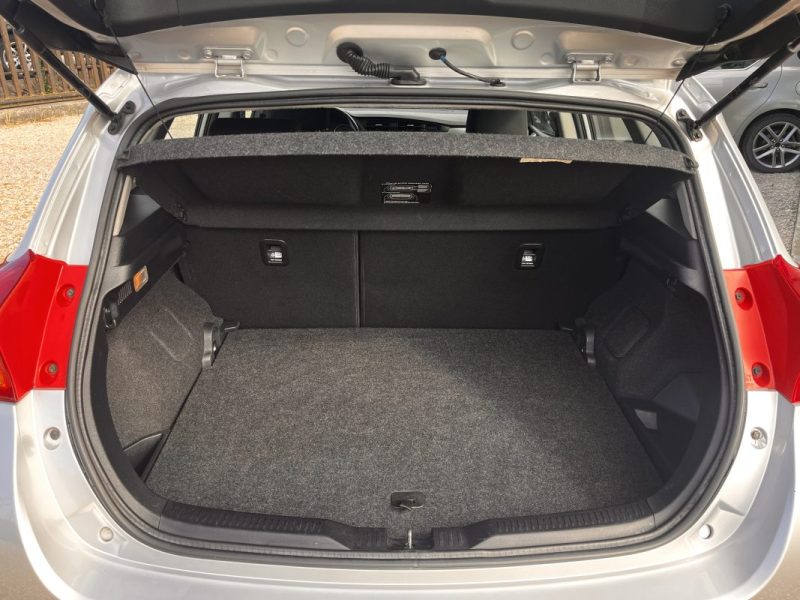 TOYOTA AURIS 136H Dynamic pack confort 08/2013